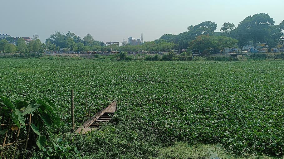 Narsunda River now filled with wastes for lack of renovation 