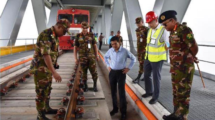 Cabinet Secy visits Padma Bridge rail track