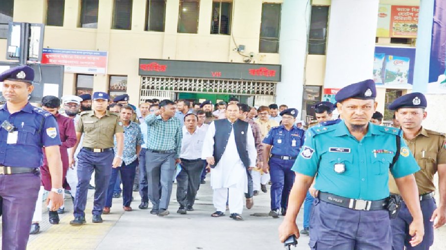 Railway Minister visits Ctg Railway Station