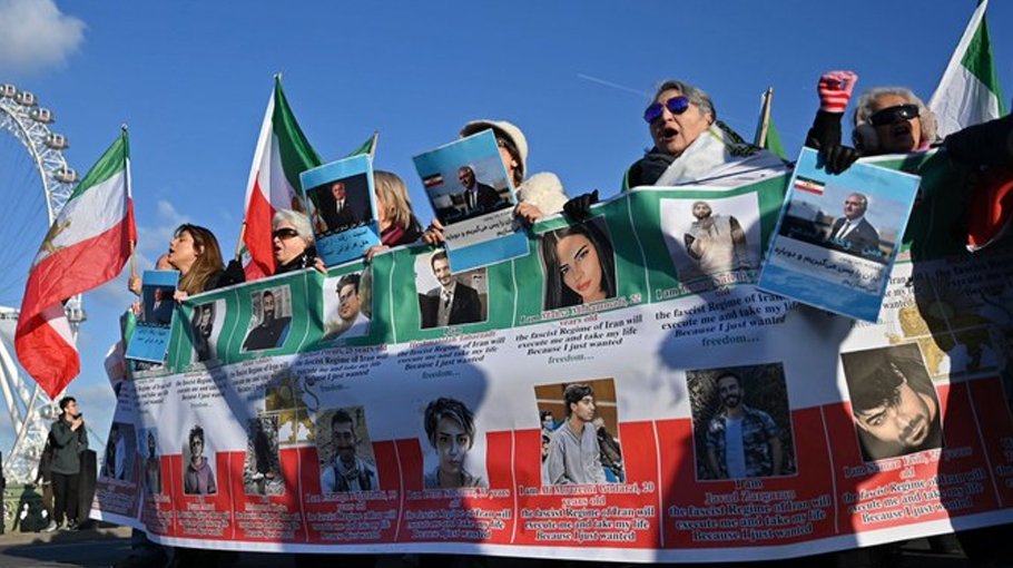 Iran executes three over anti-govt protests