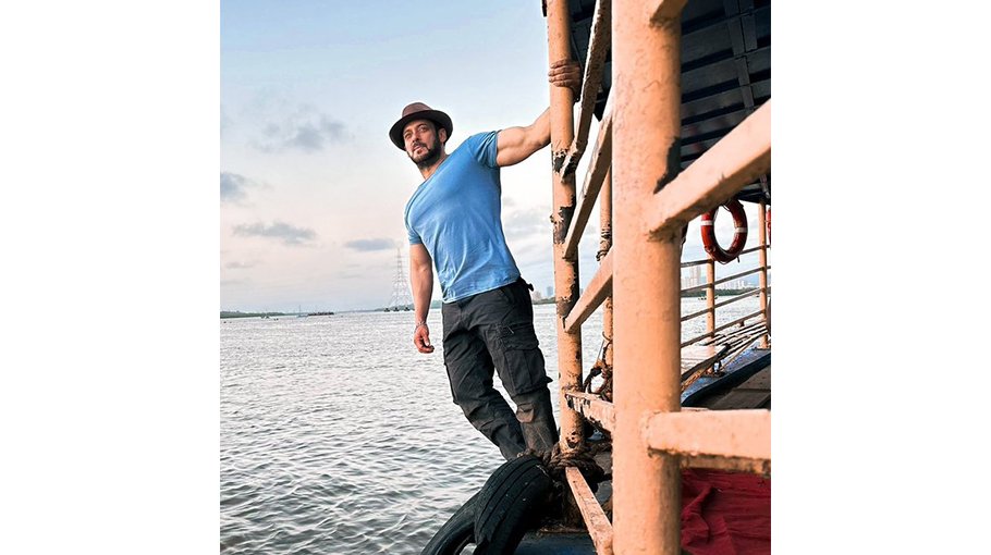 Salman Khan's latest pic gets fans excited for 'Tiger 3'