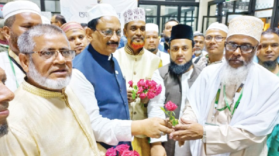 First hajj flight leaves Chattogram with 419 pilgrims