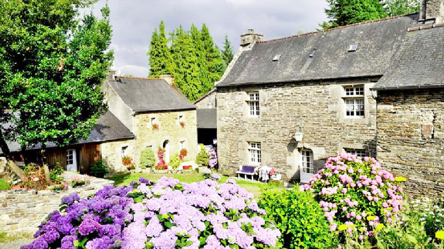 Brittany: Girl from British family shot dead in France named