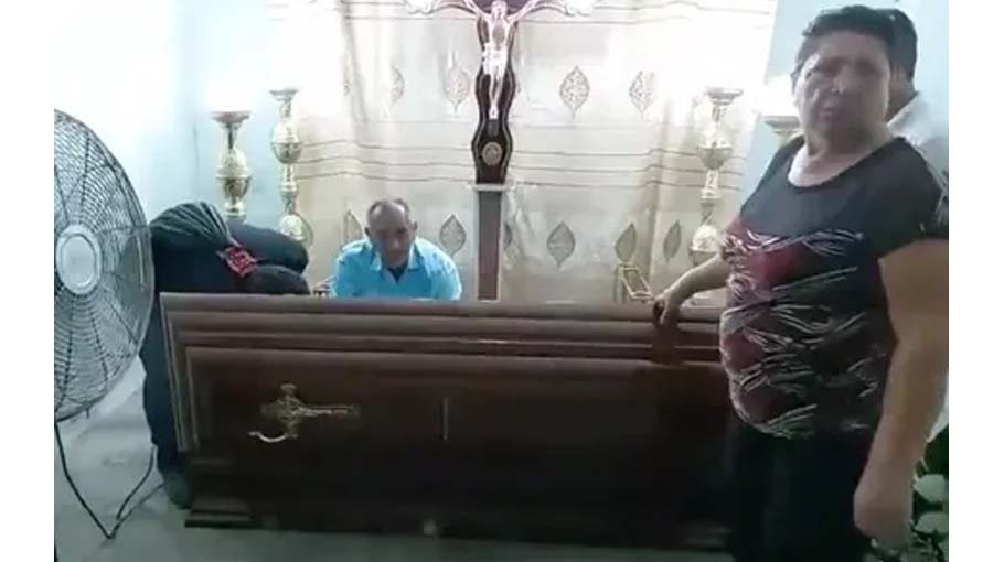 ‘Dead’ Ecuadorean woman found breathing in   coffin