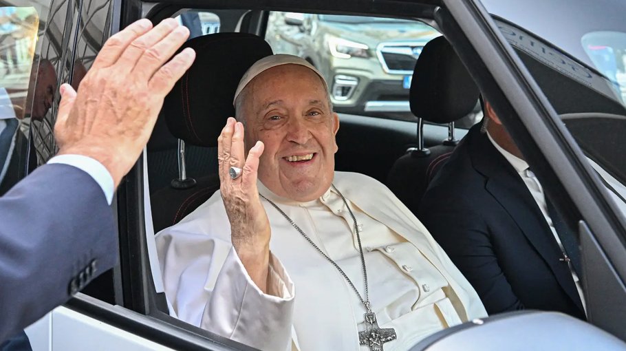 Pope Francis leaves hospital after hernia surgery