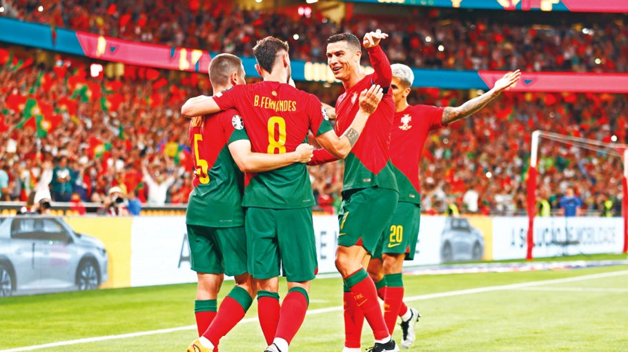 Fernandes double as Portugal ease past Bosnia