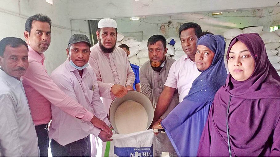 2775 families get PM’s Eid gift in Banshkhali 