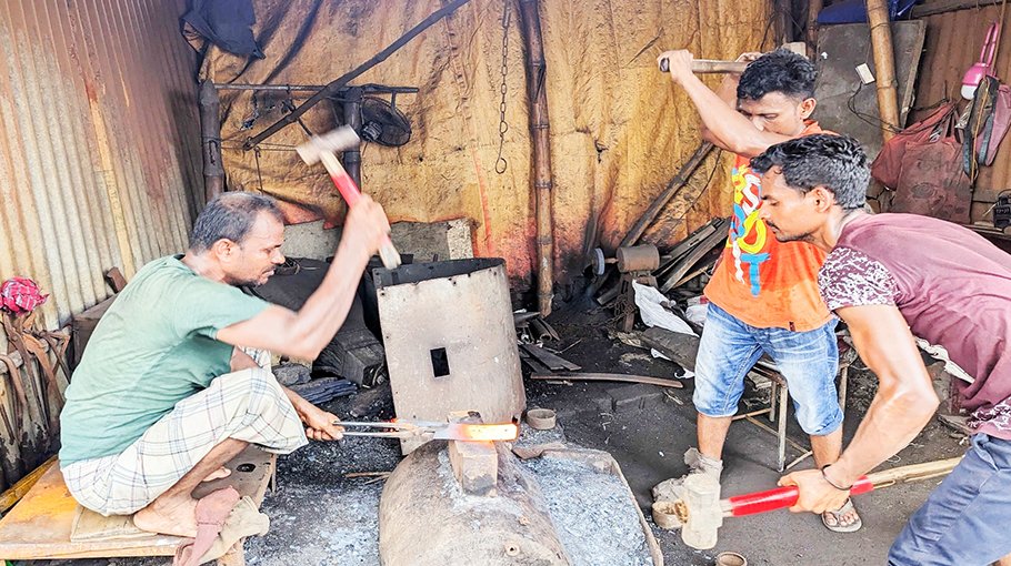 Blacksmiths in Jibannagar busy as Eid nears