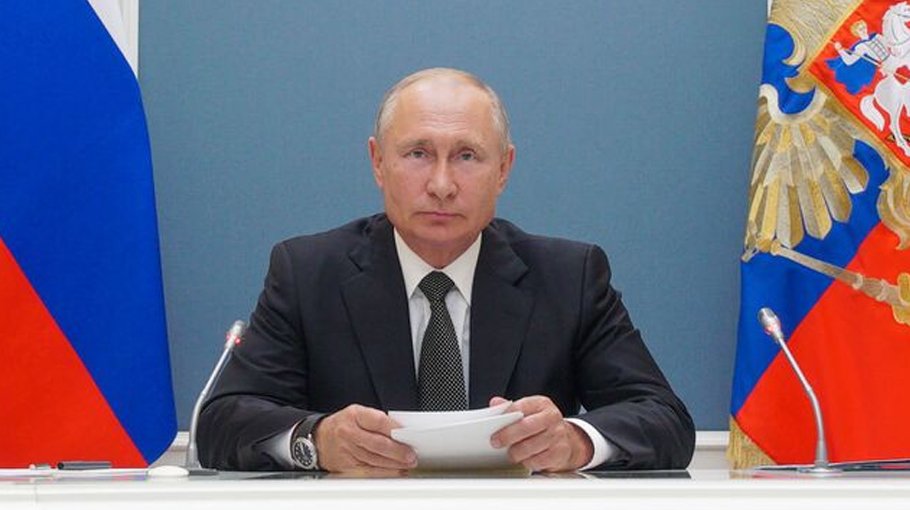Moscow mutiny defused with iron hand 