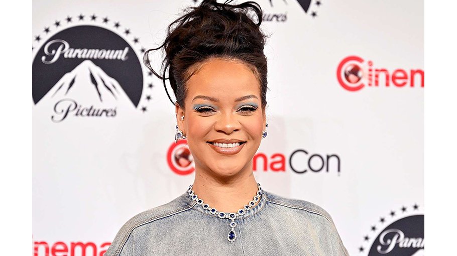 Rihanna becomes first female artist to have ten songs over one billion streams