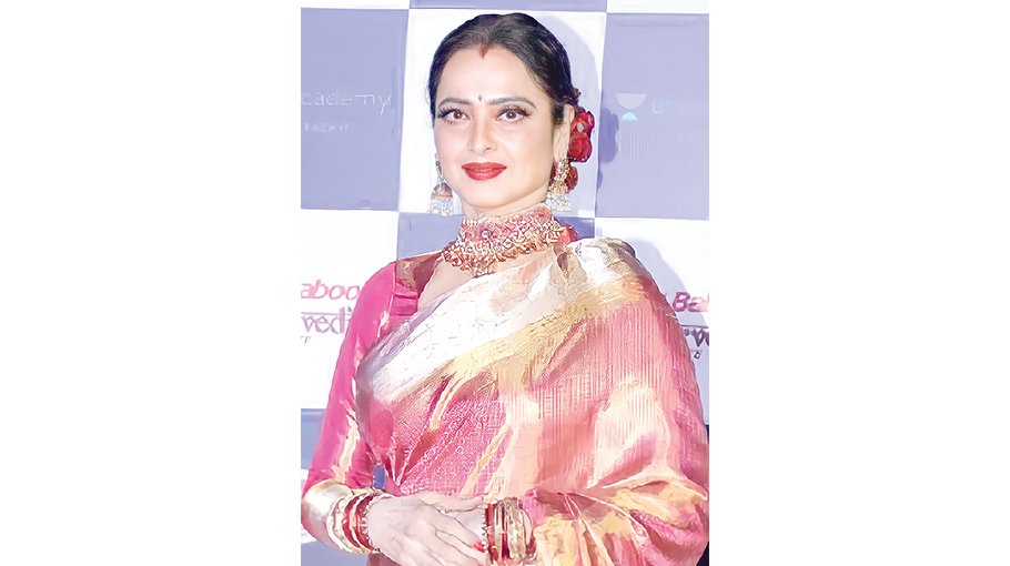 Rekha reveals why she signs no films since 2014
