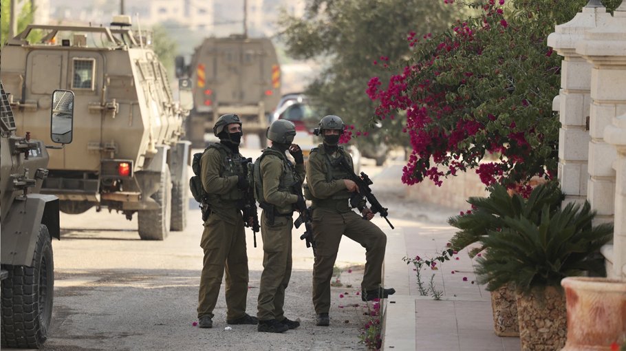 Israeli forces kill 2 Palestinians in  West Bank