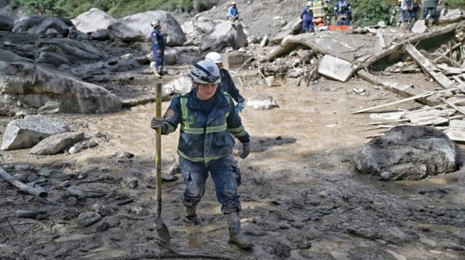 Search for missing after landslide kills 14 in Colombia