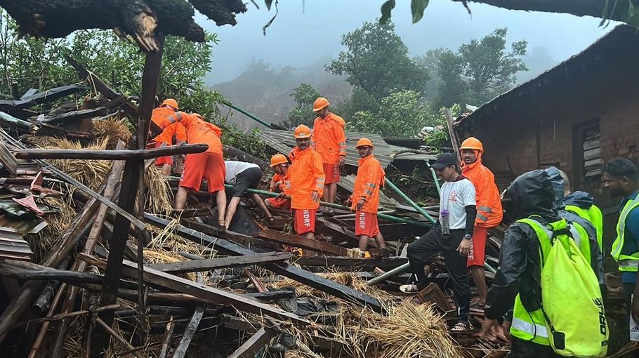 10 killed, many   trapped
