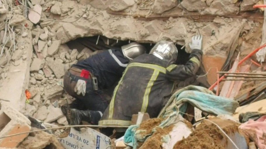 Building collapse kills 33 in Cameroon
