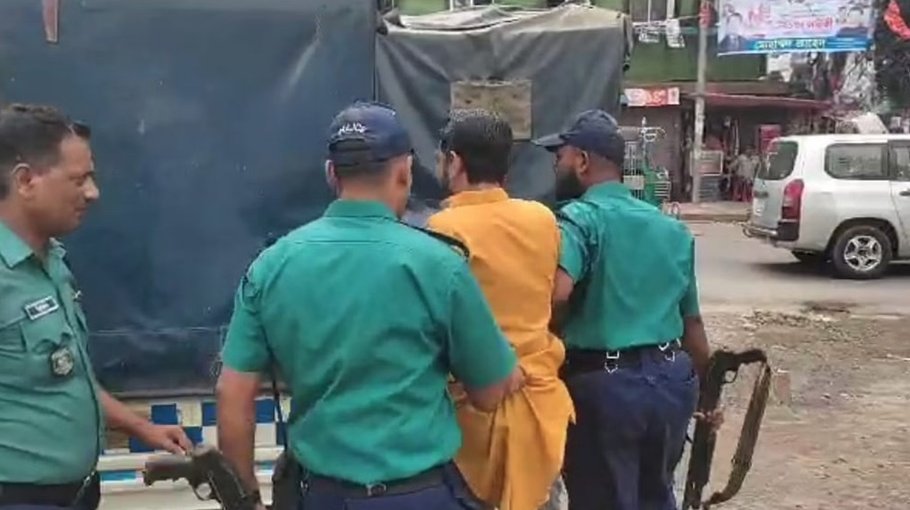 Jamaat-Shibir men attack cops injuring 4 in Ctg