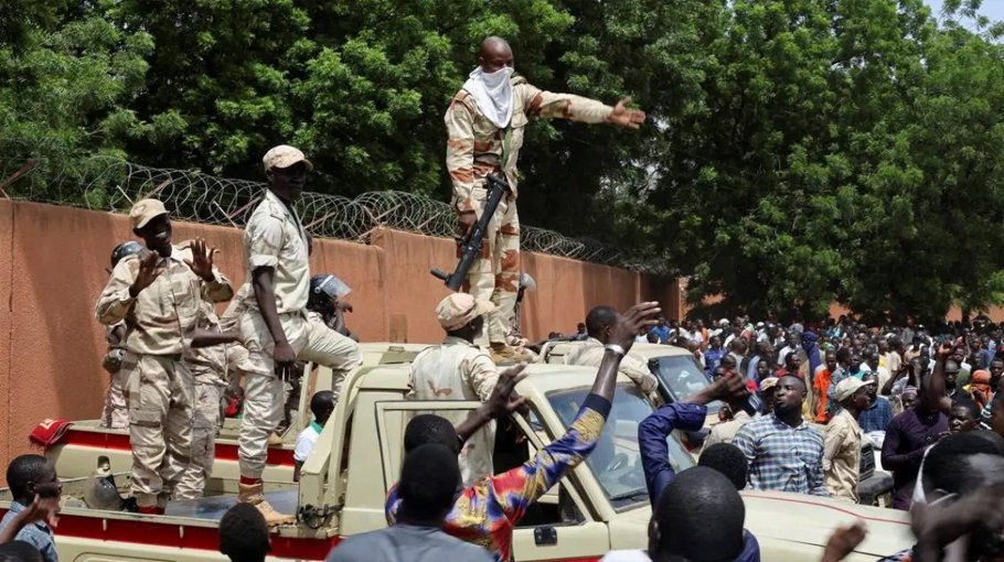 Niger reopens  borders with five neighbours a  week after  coup