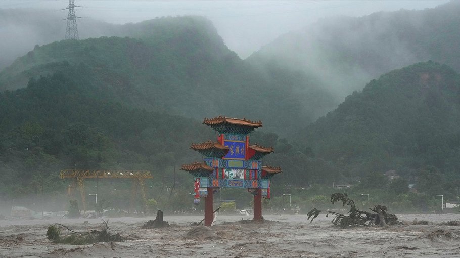Thousands evacuated, many missing