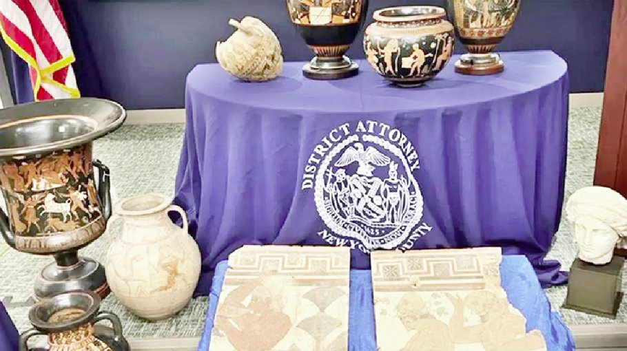 US returns huge haul of stolen artefacts to Italy