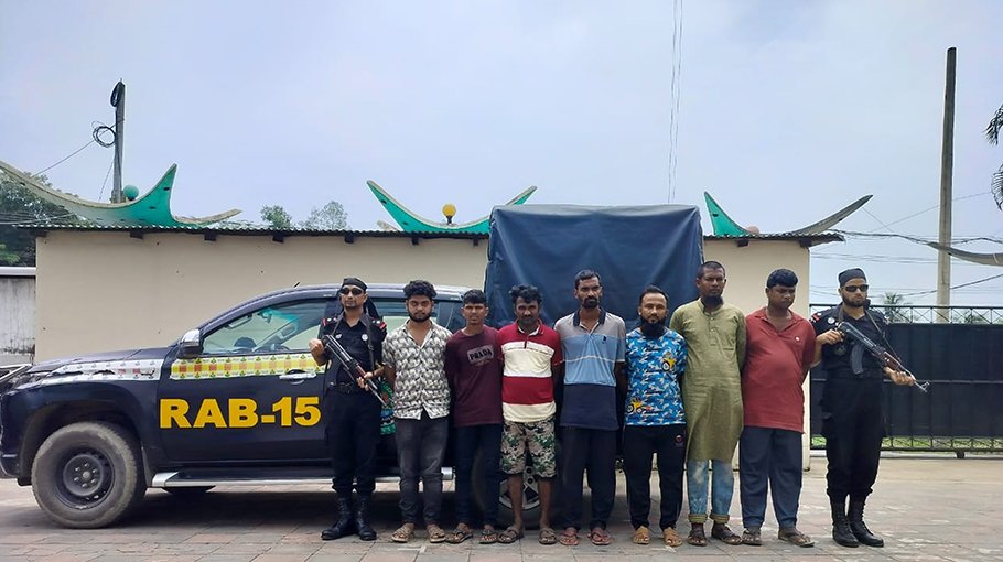 RAB arrest 7 member of armed group from Teknaf