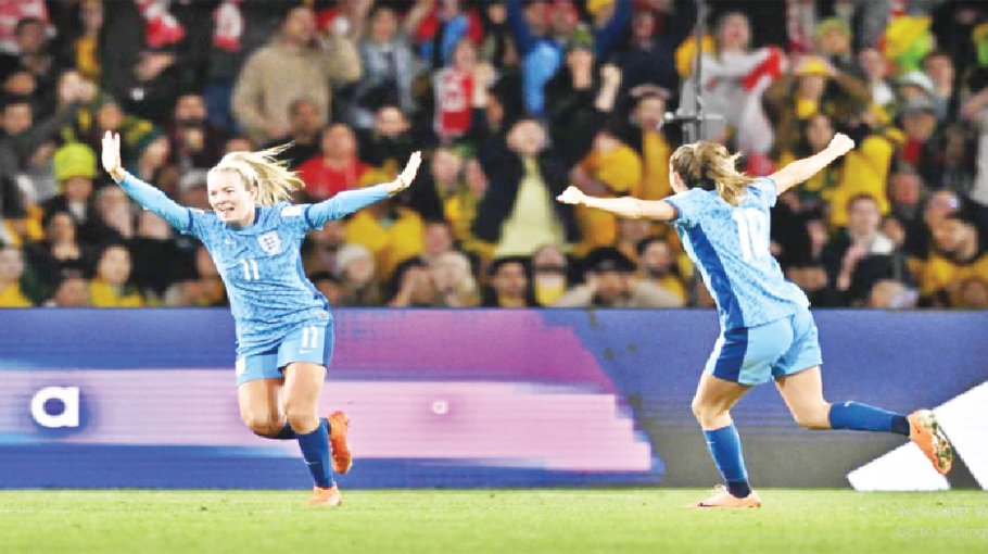 England reach World Cup final despite Kerr stunner
