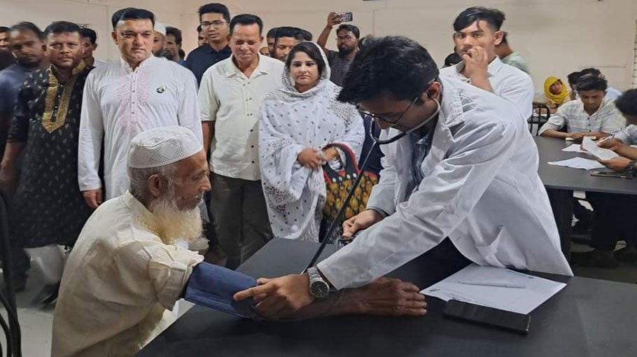 Free medical camp treats 250 patients  in Mymensingh