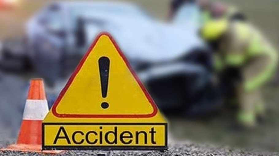 One killed, 25 hurt in Barguna road accident
