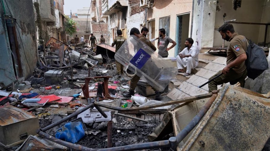 Pakistan arrests 129 Muslims after attacks   on churches, homes   of Christians