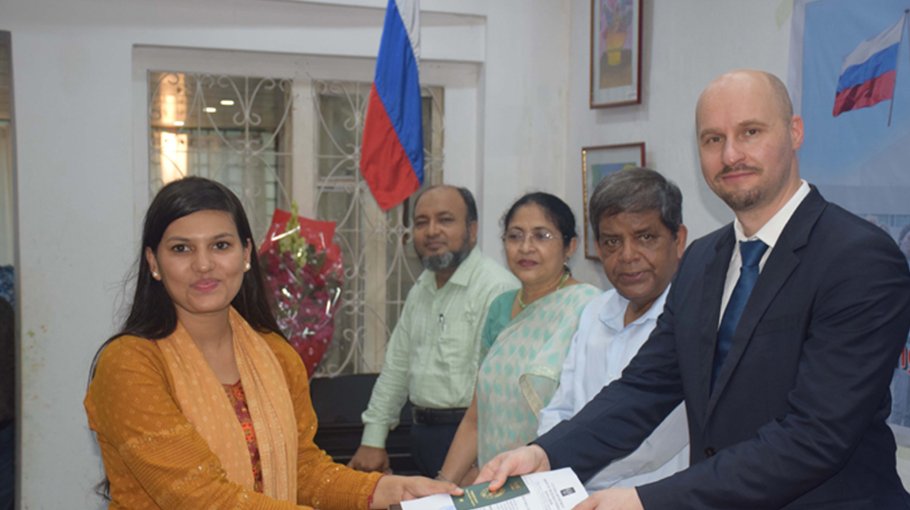 Russian House bids farewell to government scholarship students