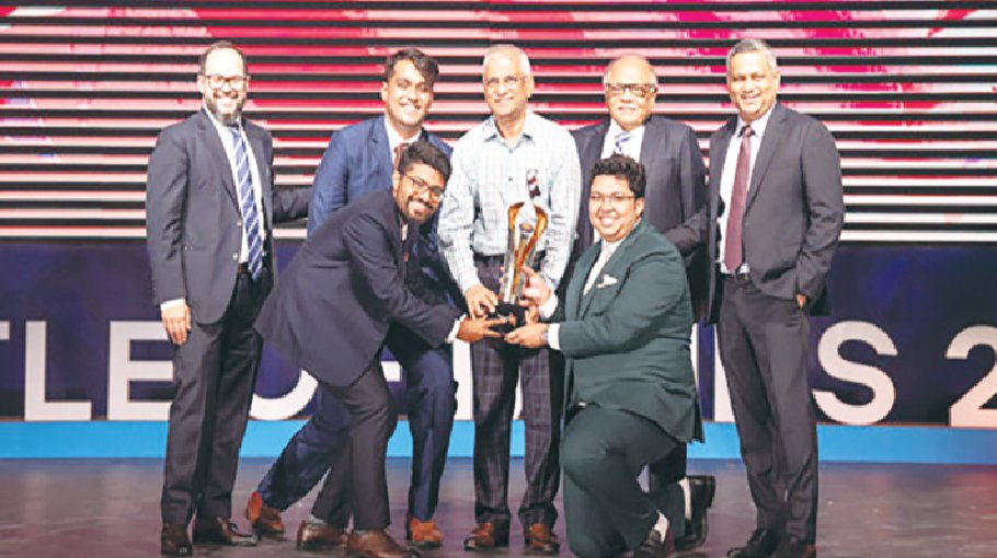 DU IBA triumphs in ‘Battle of Minds’ 2023
