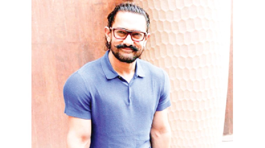 Aamir Khan returns to acting  with Christmas release