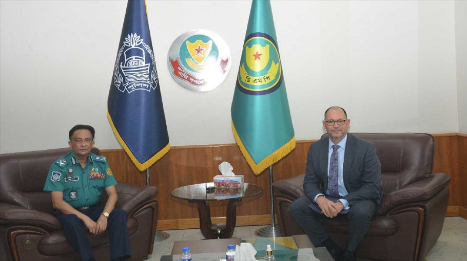 Peter Haas   calls on DMP   commissioner