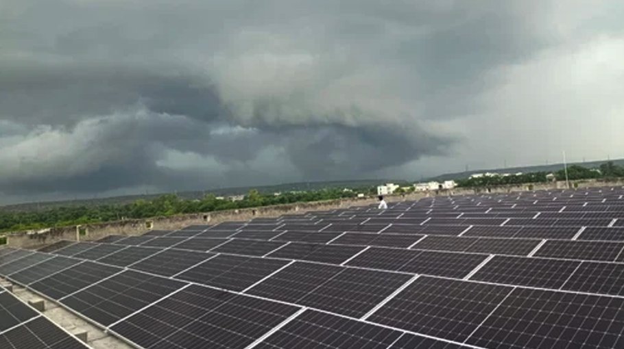 Govt fixes tariff of 300 MW solar power plant