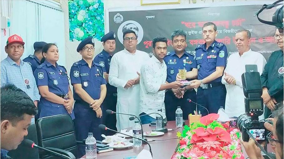 ‘Bangabandhu Gallery’ opens at Jamalpur SP office