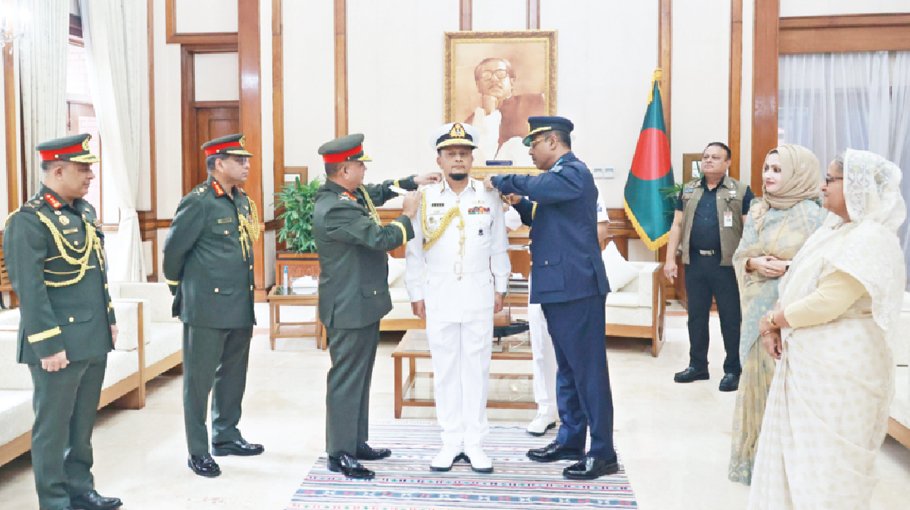 Navy chief adorned with Admiral rank badge
