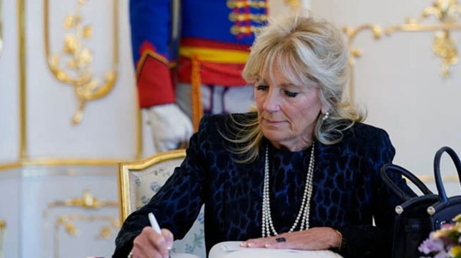 Jill Biden tests   positive for   Covid-19