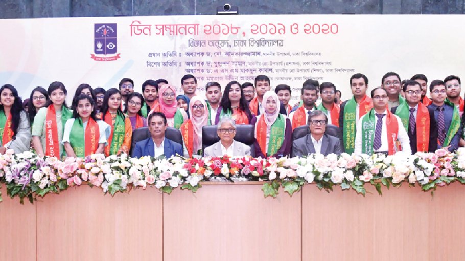 59 DU students receive Dean’s award