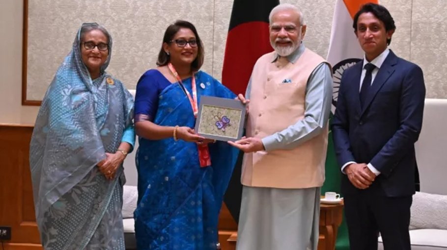 Saima Wazed presents souvenir to PM Modi 