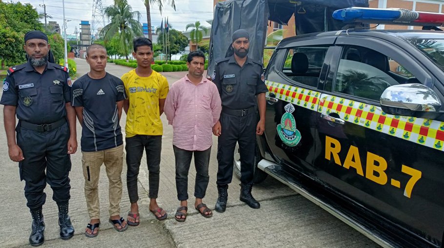 3 held for selling adulterated Soybean oil in Ctg