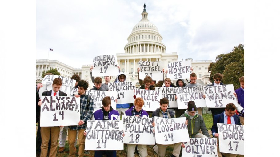 US avoids govt shutdown in last-minute deal