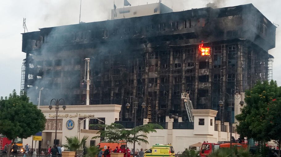Huge fire at police bldg in Egypt: 38 injured