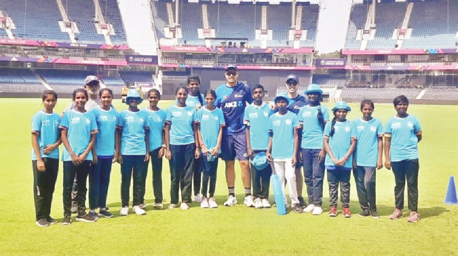 Southee, Boult light up for school kids in Chennai