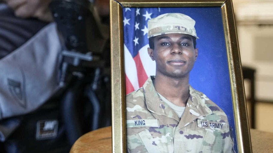 Soldier who fled to   N Korea ‘charged   back in US’