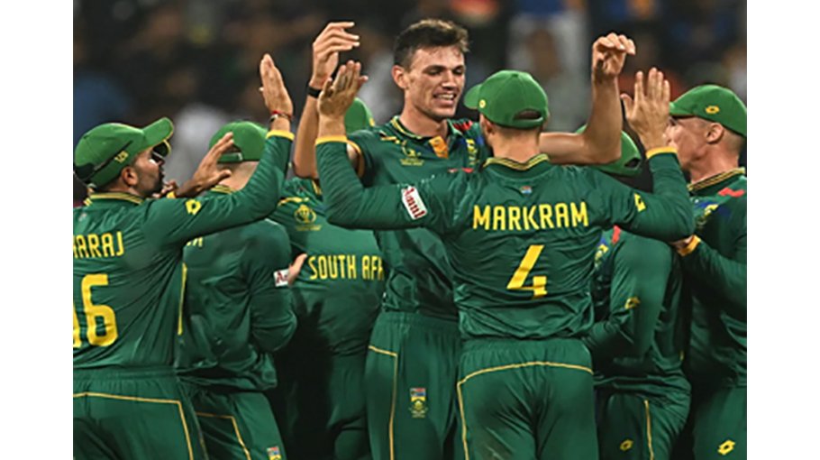 South Africa thrash England by 229 runs 