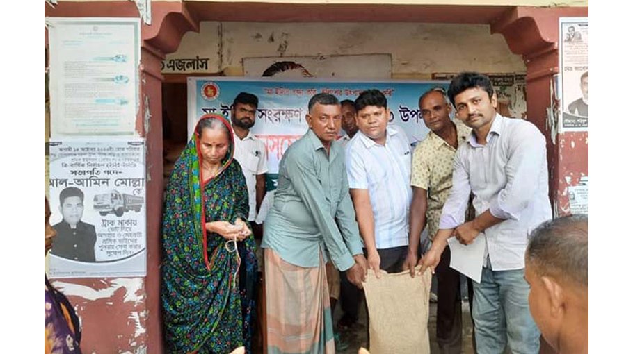 Distribution of VGF rice to 1,002 fishermen in Gopalganj
