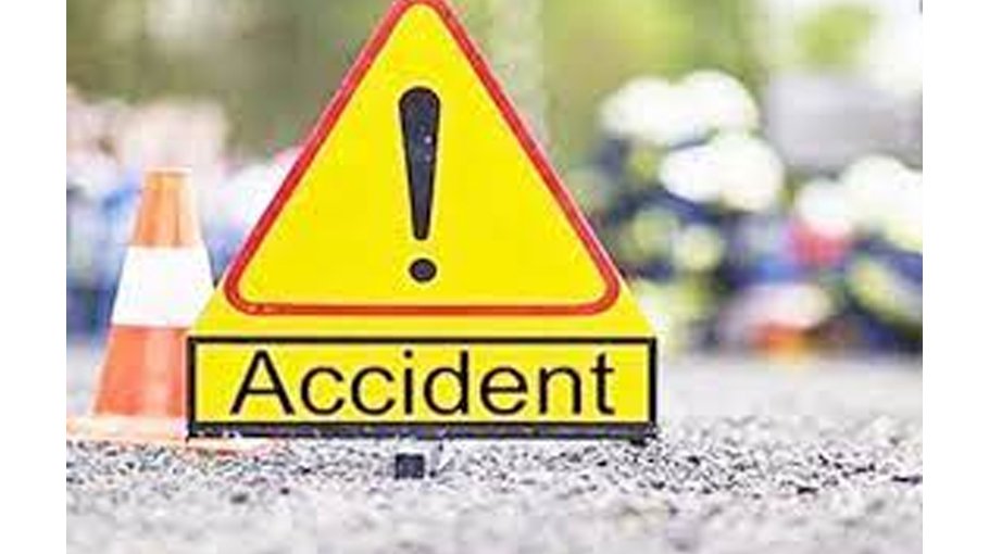 Road accident   kills one in Chapainawabganj