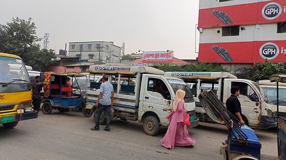 Laguna Stand on slope of Makturpur Bridge hampers traffic movement 