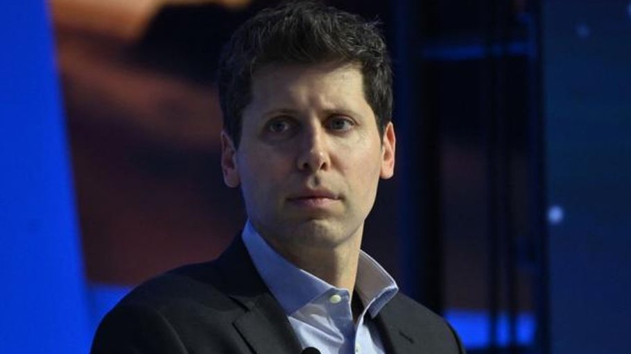 Ousted OpenAI boss Sam Altman to return days after being sacked