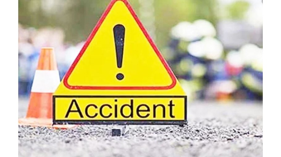 Female cop, 4 others die in road crashes  in city  