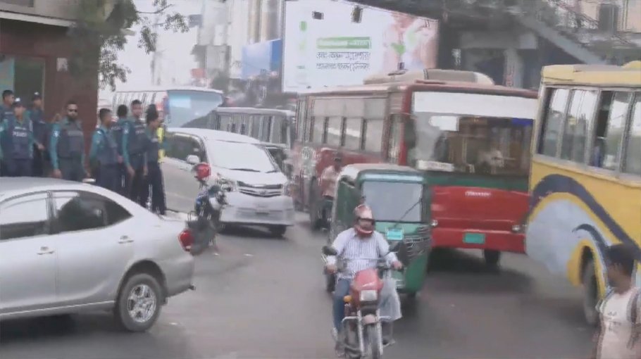 City sees usual traffic despite blockade